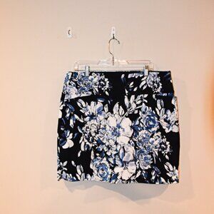 SC and Co Floral Skirt with under shorts Size XL